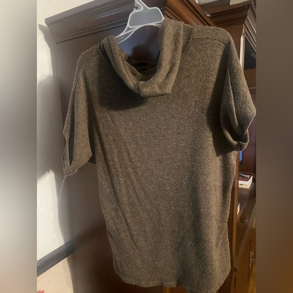 Short sleeve sweater hoodie - Picture 2 of 2